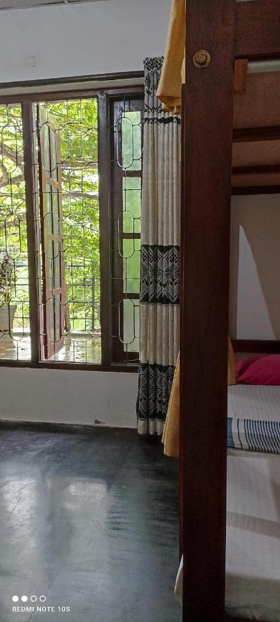 The Traveller'S Hostel & Private Rooms Sigiriya Bagian luar foto