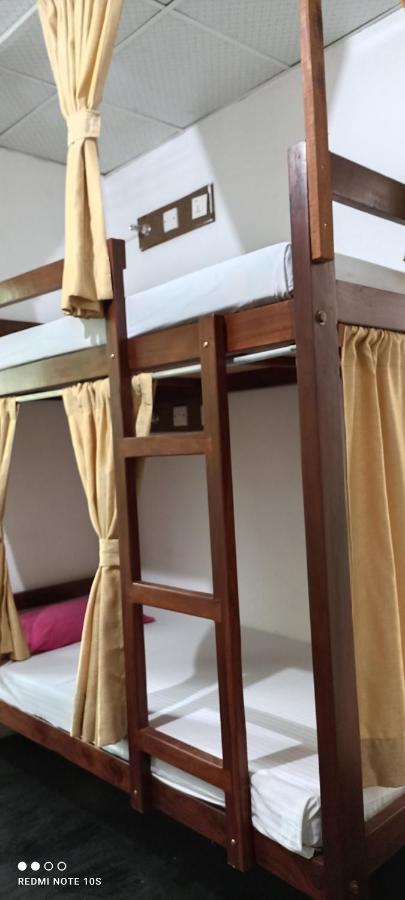 The Traveller'S Hostel & Private Rooms Sigiriya Bagian luar foto
