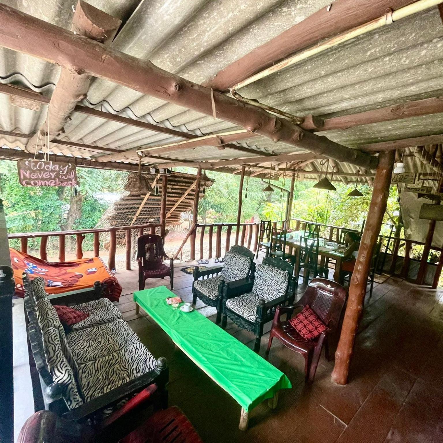The Traveller'S Hostel & Private Rooms Sigiriya Bagian luar foto