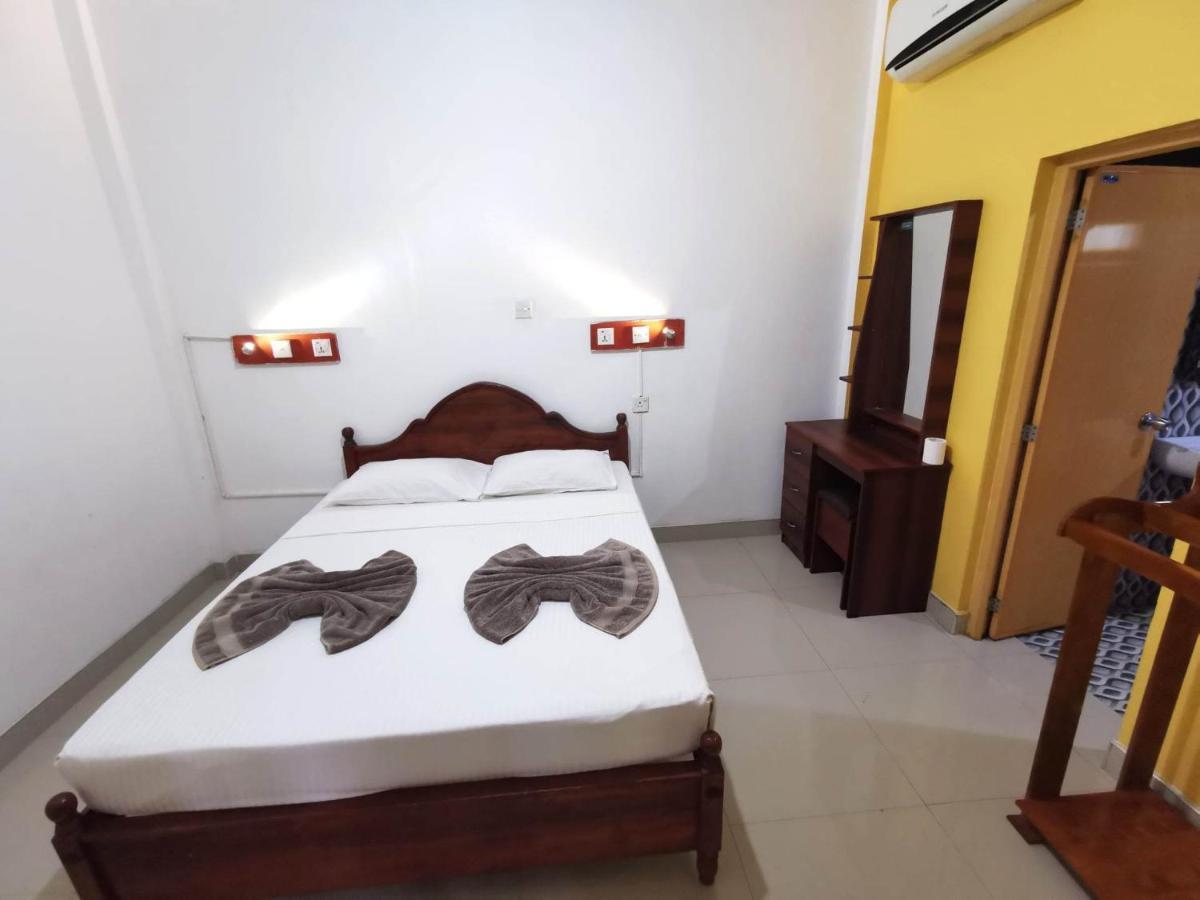 The Traveller'S Hostel & Private Rooms Sigiriya Bagian luar foto