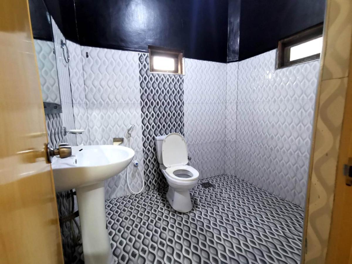 The Traveller'S Hostel & Private Rooms Sigiriya Bagian luar foto