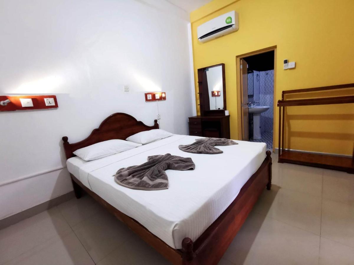 The Traveller'S Hostel & Private Rooms Sigiriya Bagian luar foto