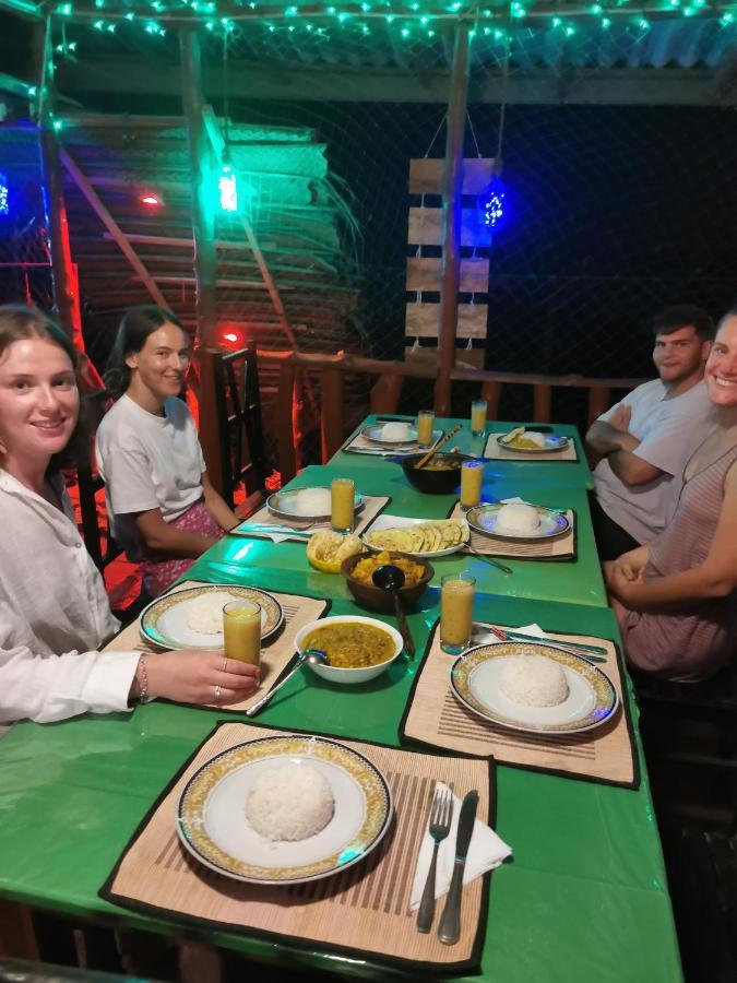 The Traveller'S Hostel & Private Rooms Sigiriya Bagian luar foto